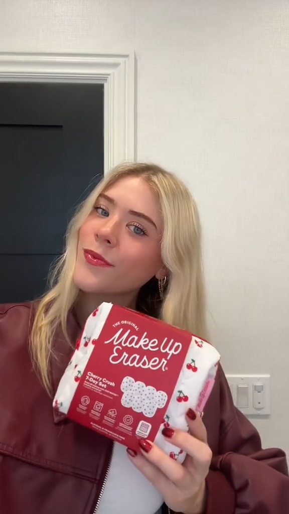 Makeup Eraser Cherry Crush 7-Day Set & Makeup Bag Gift Set